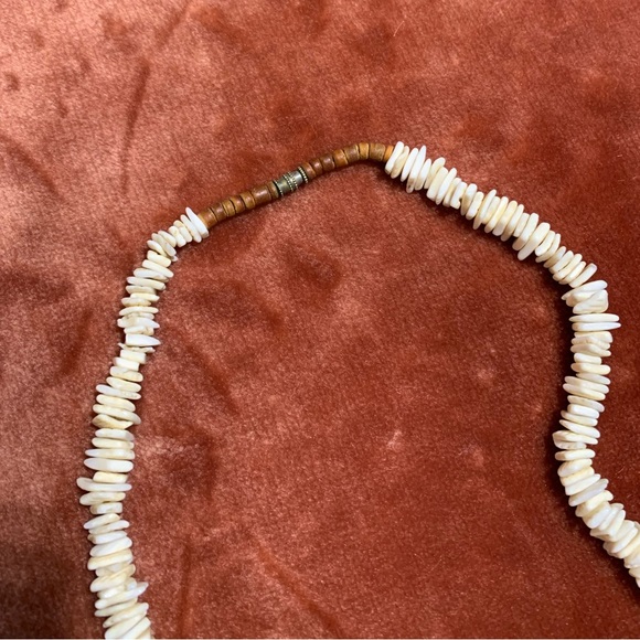 Mother of Pearl Shell Necklace - Picture 4 of 7